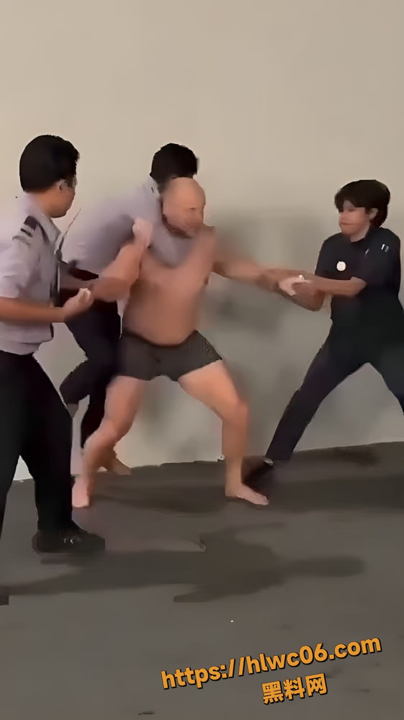 俄罗斯拳击冠军泰国街头发疯6