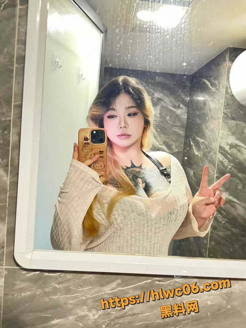 母狗刘婷被后入打桩