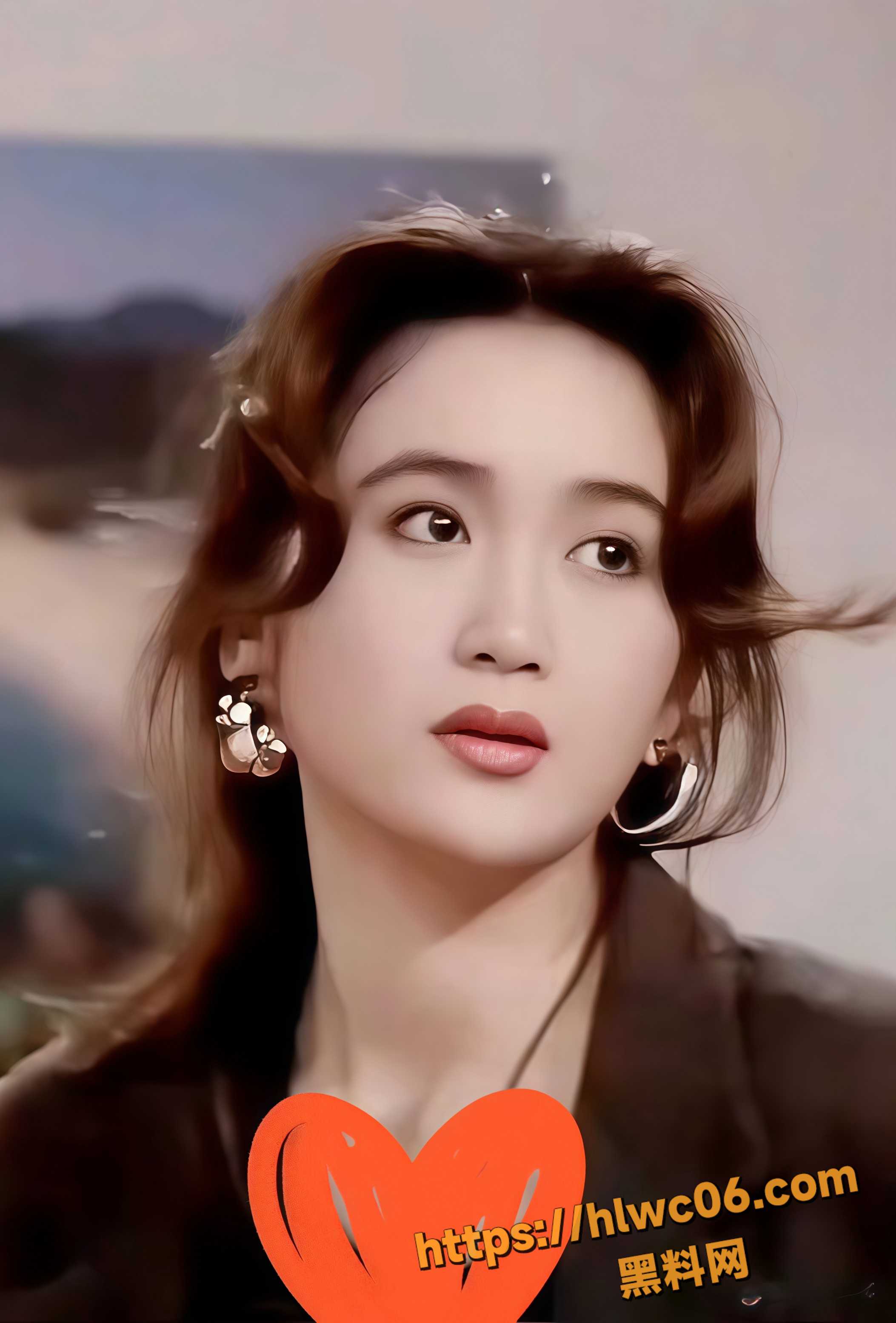 温碧霞儿子当众亲吻母亲 6