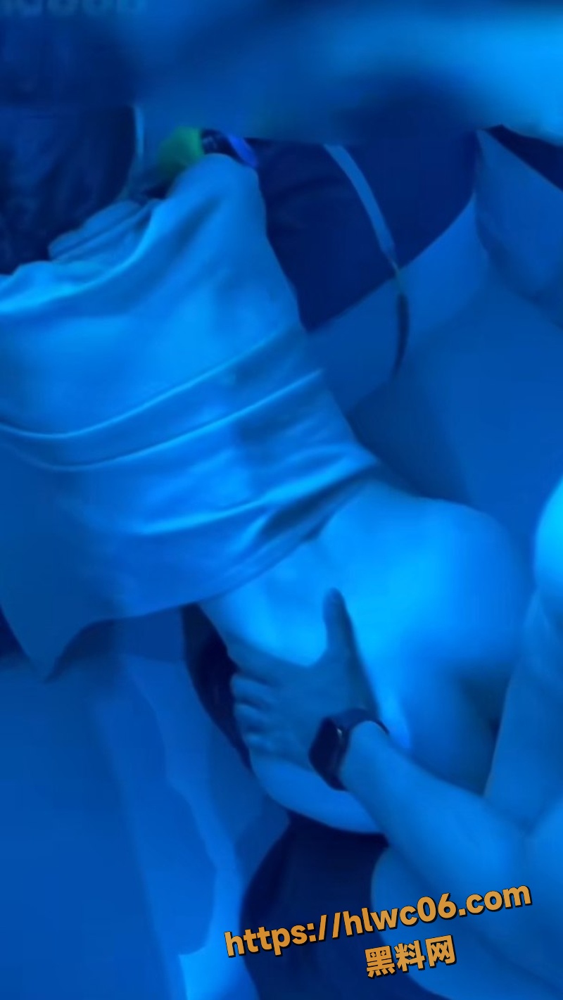 女大学生酒店3P轮操2