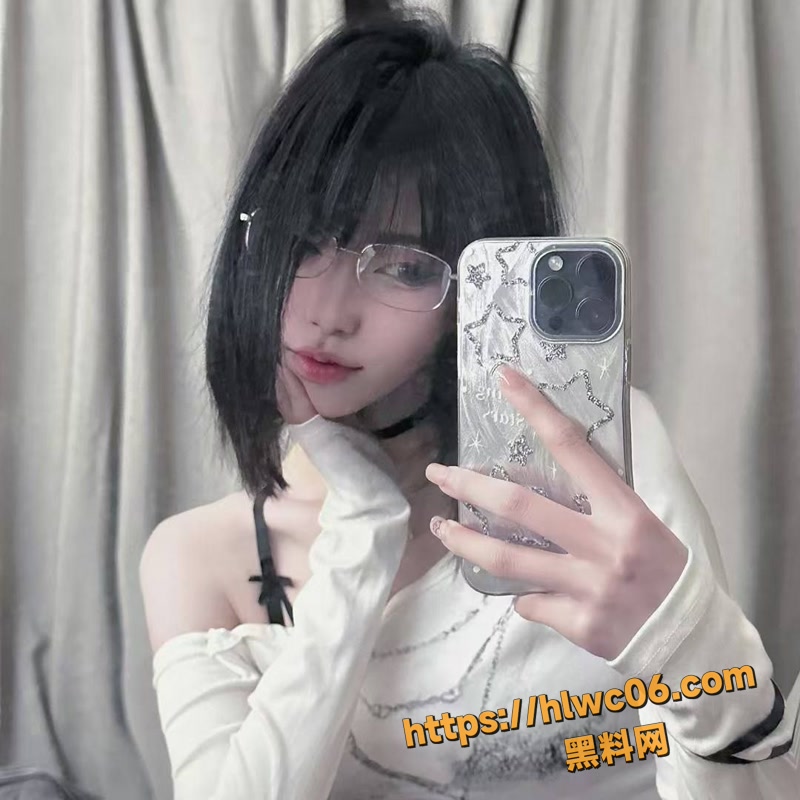 艺术生林子雯镜前性爱 