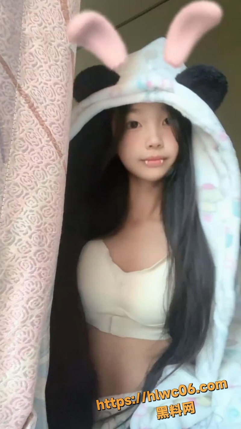 何珍琳跳蛋自慰嫩逼3