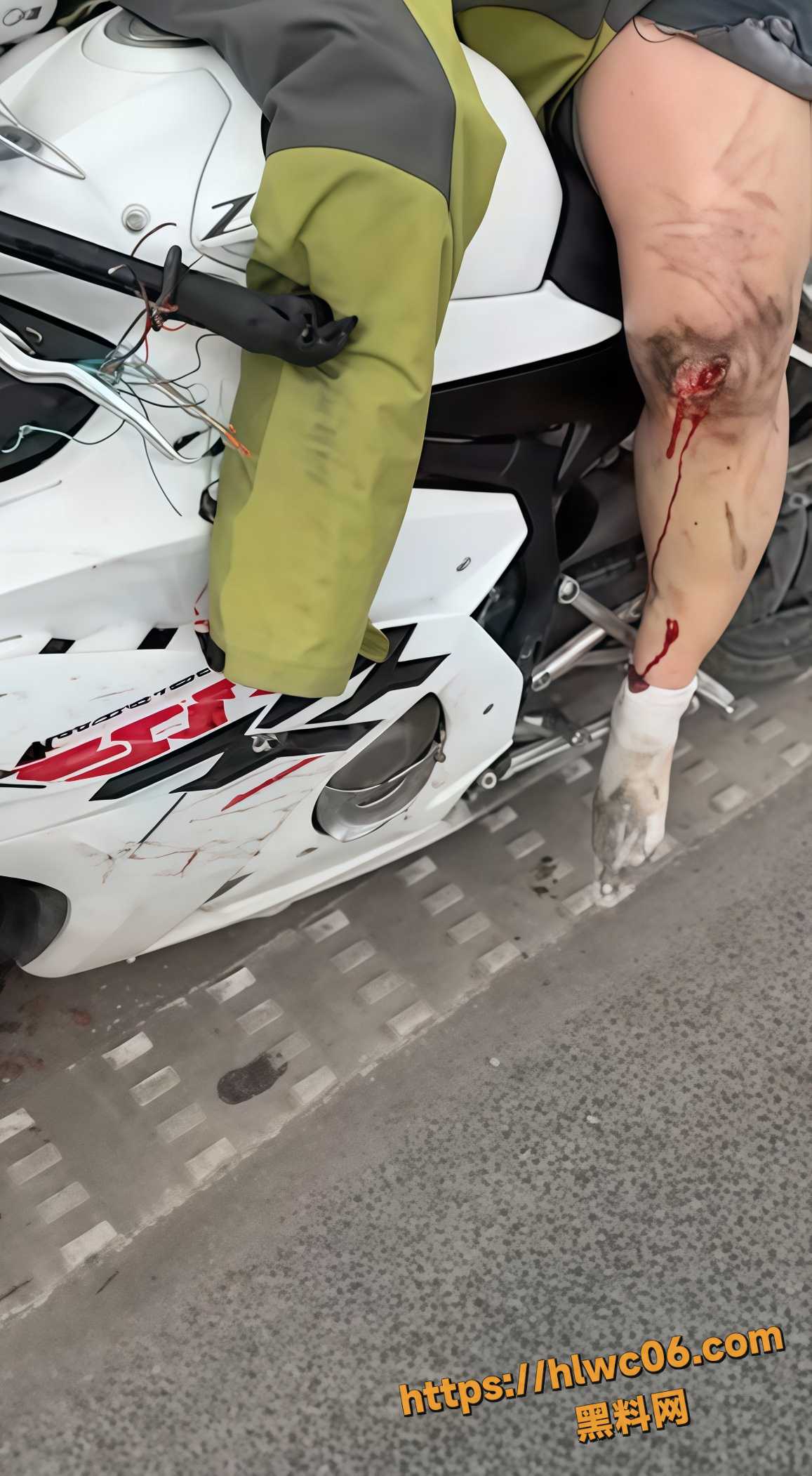 女骑高架桥摩托车事故3