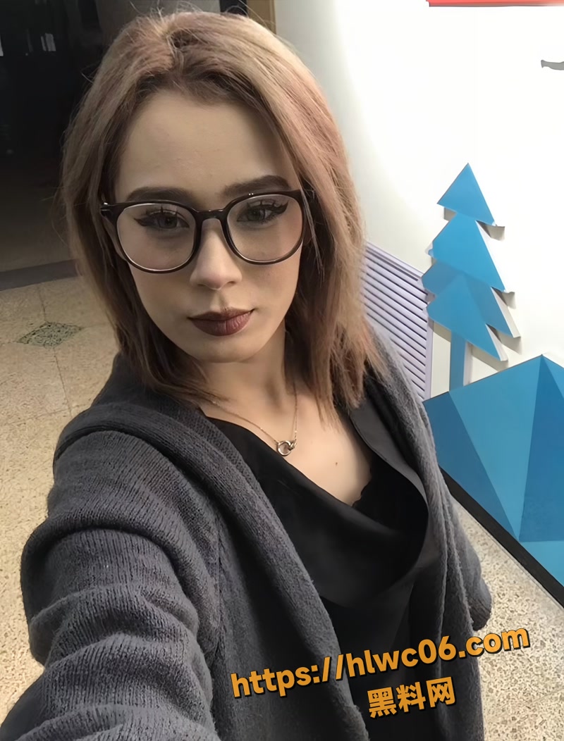 新疆妹子阿依谷然丽