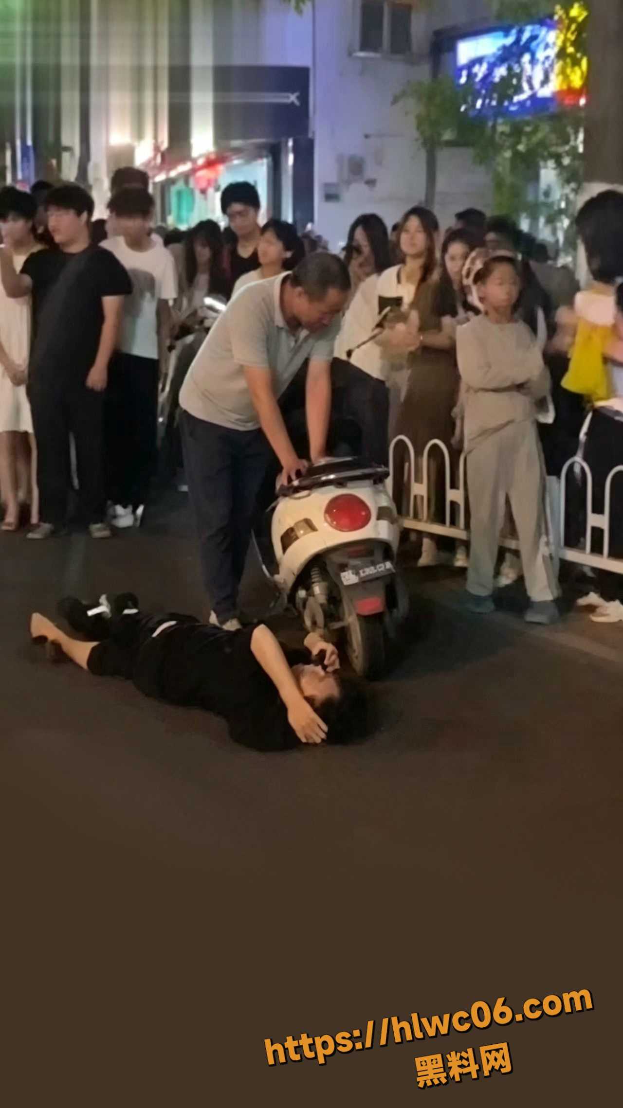 龙湖大道痛打小三视频1