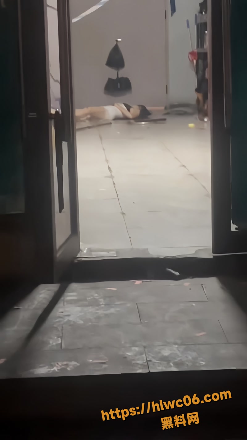 精神小妹被捅事故