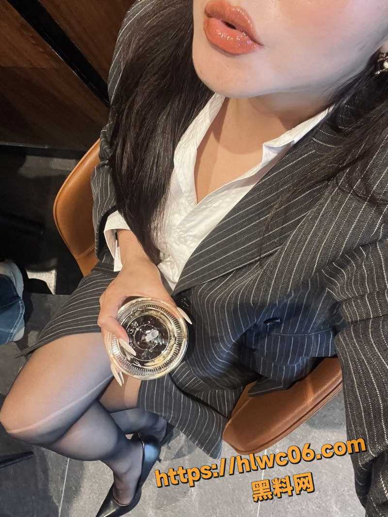 御姐张茜茜自慰喷水视频3