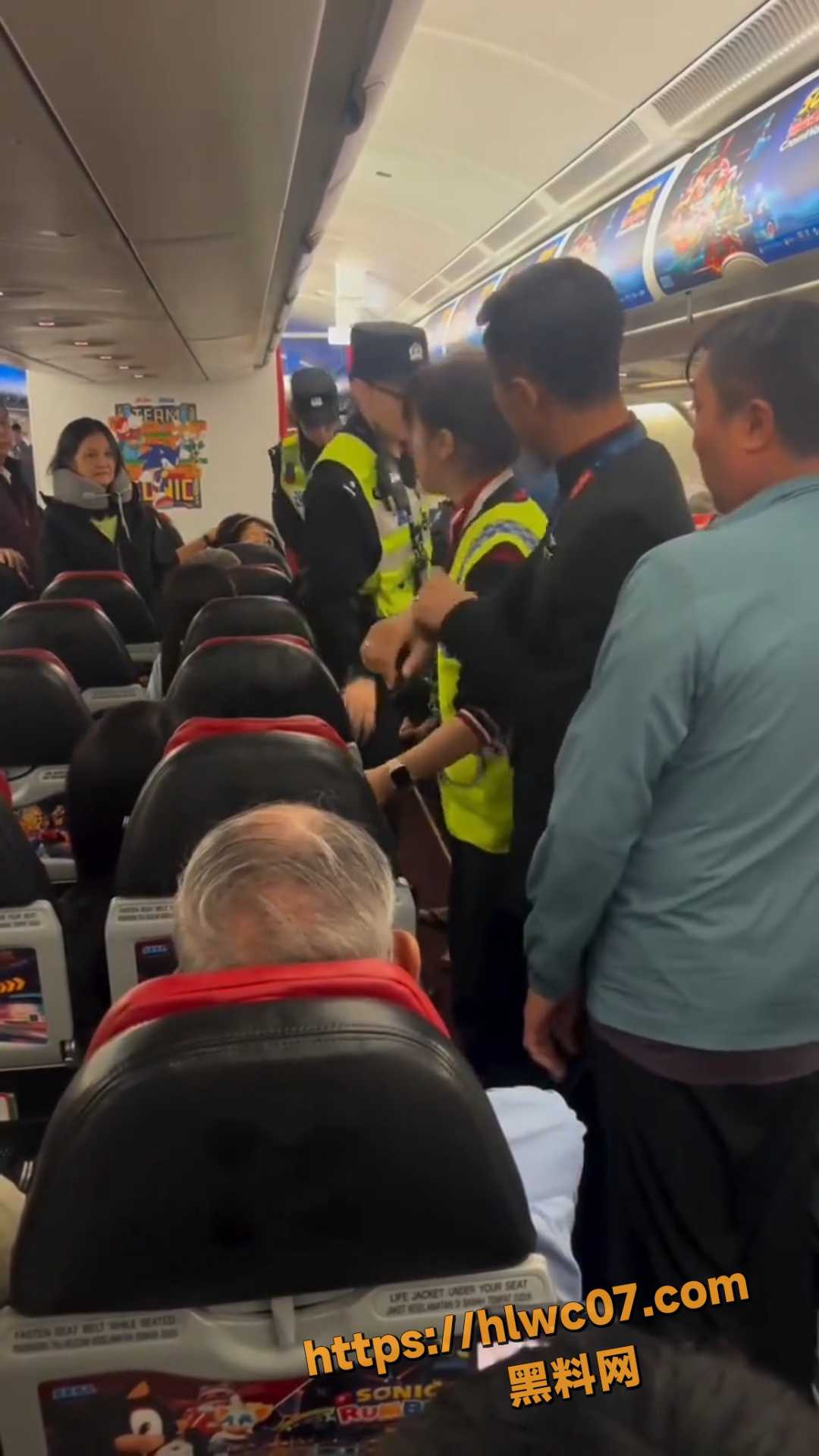 大闹航班