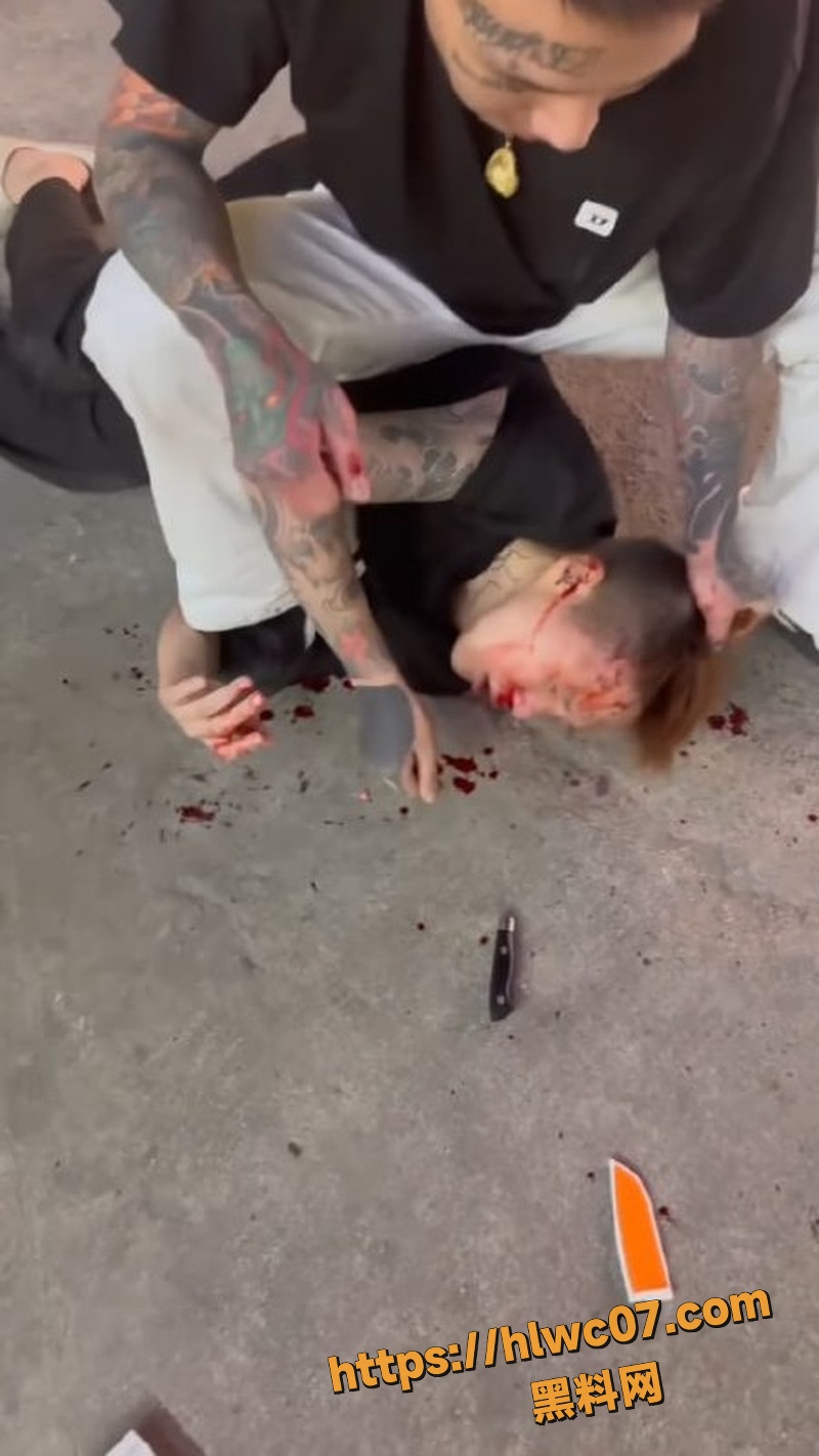 精神小伙持刀砍人事件6