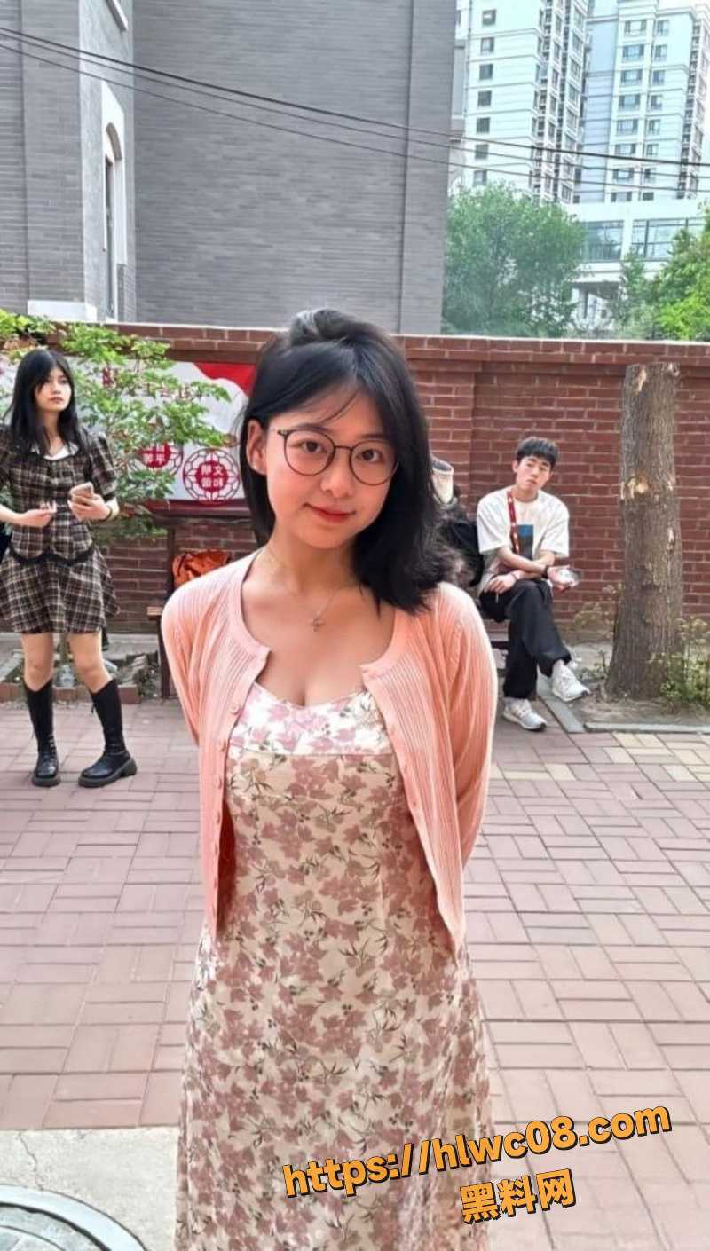 反差学霸王亚丽给男友私密直播2