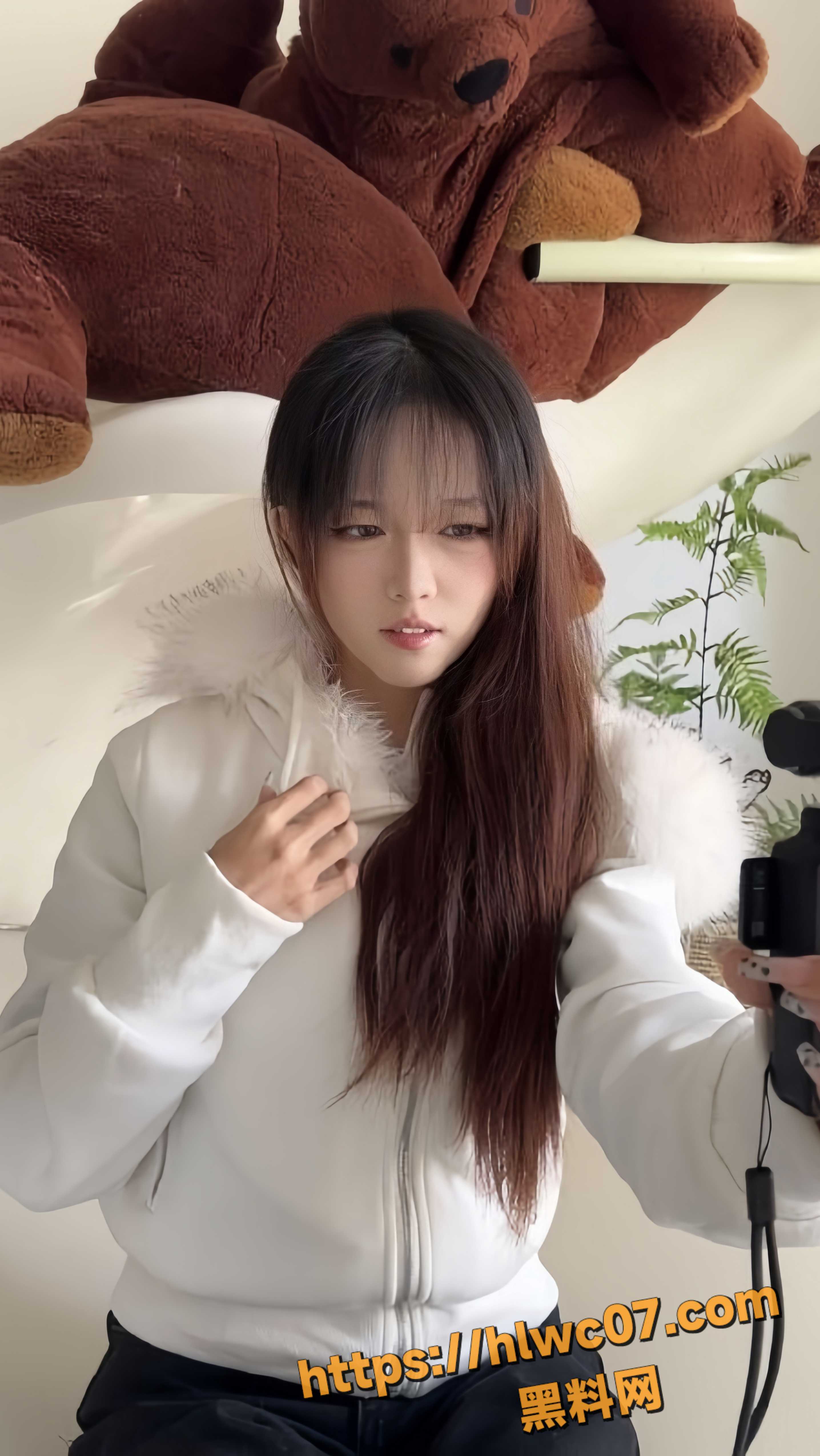 河南女大学生不雅视频1