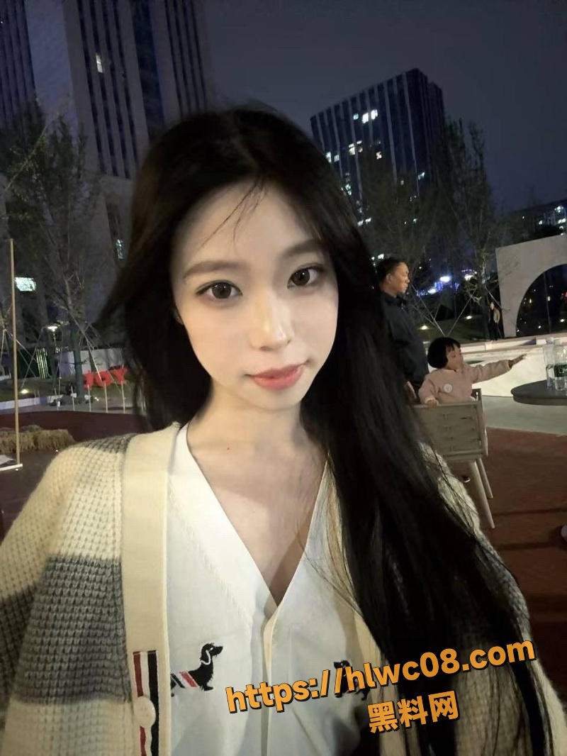 少女范安琦被无良前男友曝光1