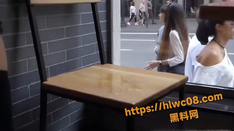 反差网红欧洲街头全裸大胆露出7