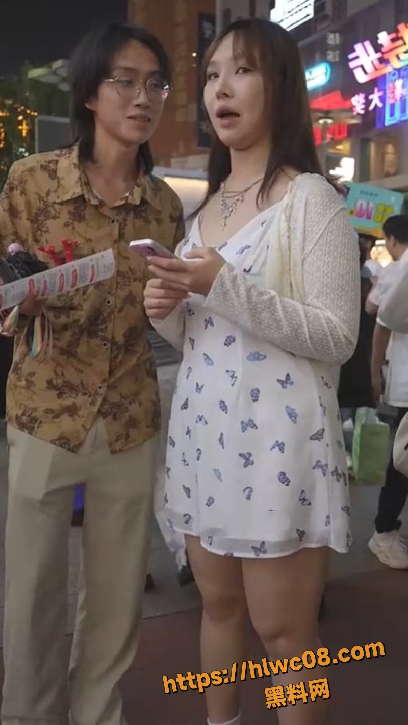 高颜值美女美腿私密走光3