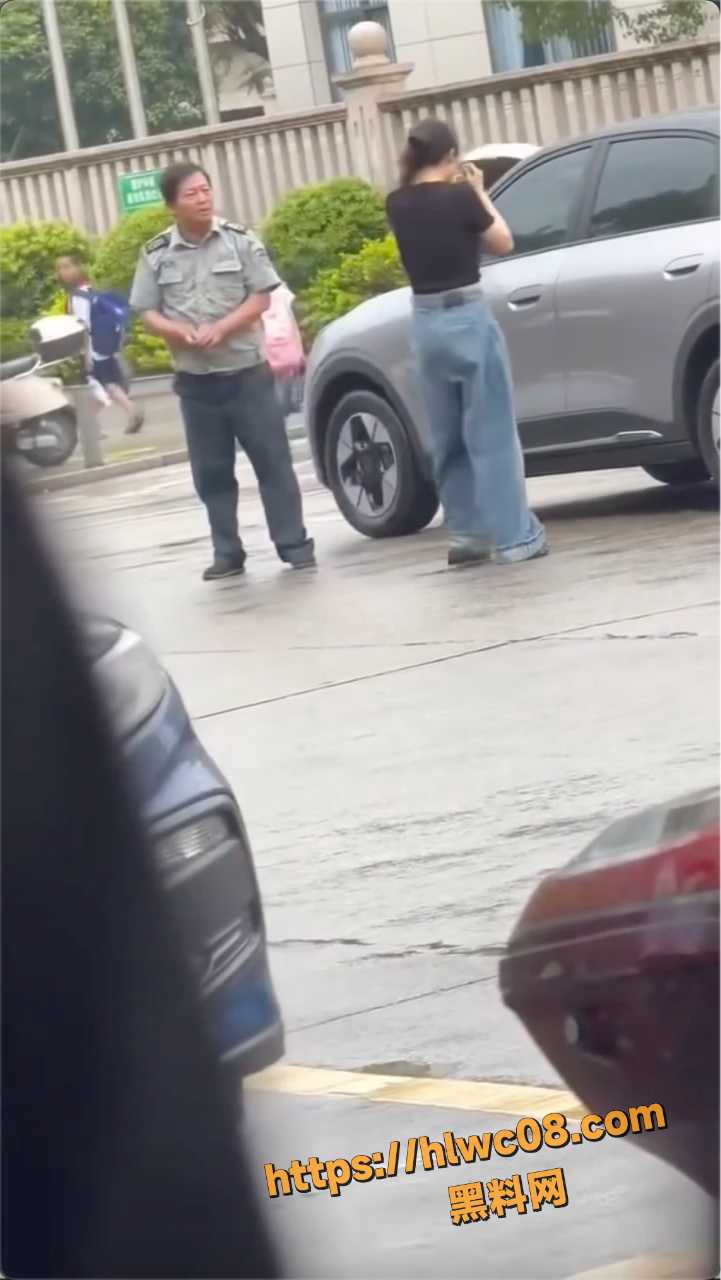 福建三明女司机脚踹保安事件1