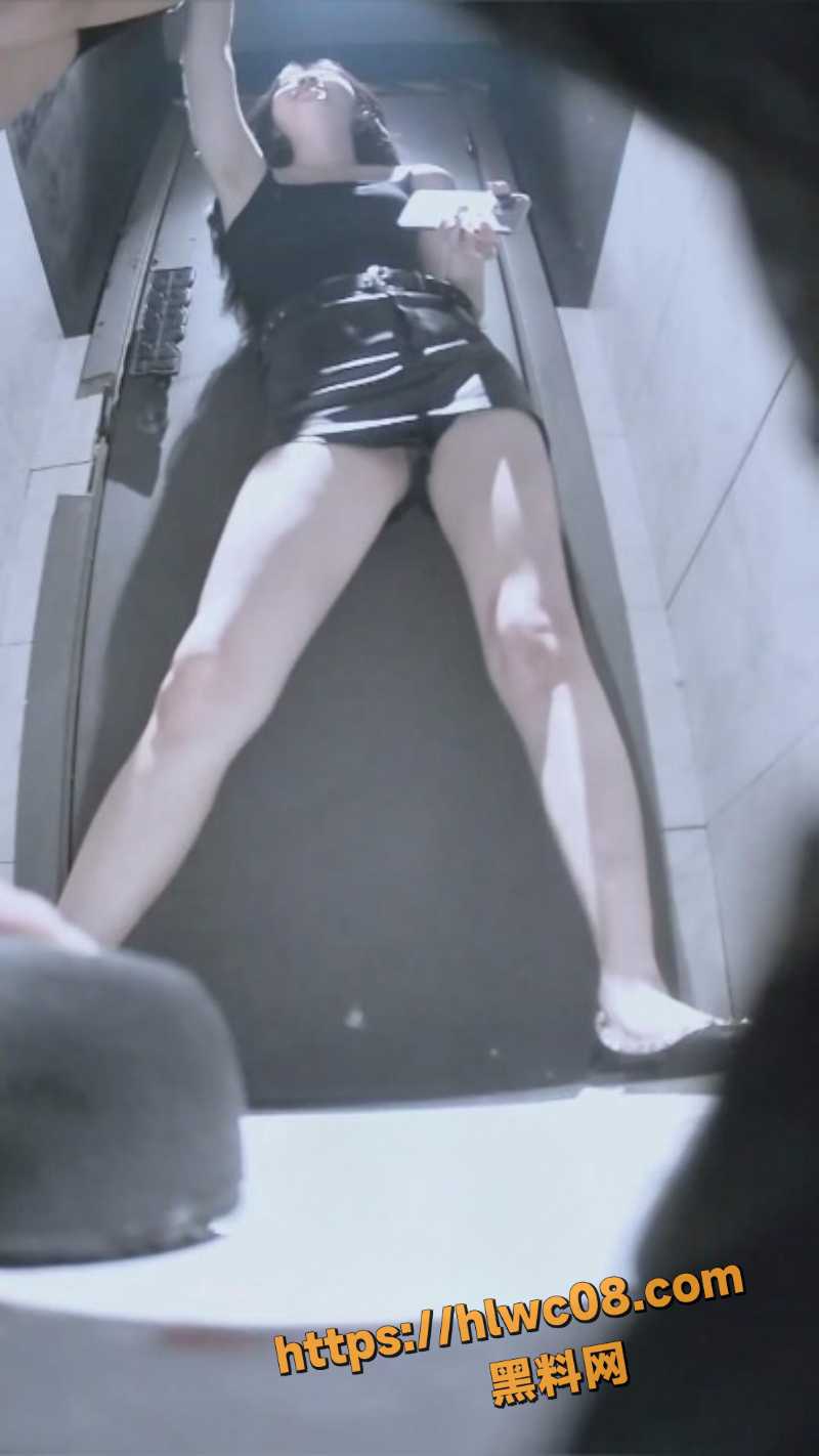 夜总会美女喝多呕吐视频1