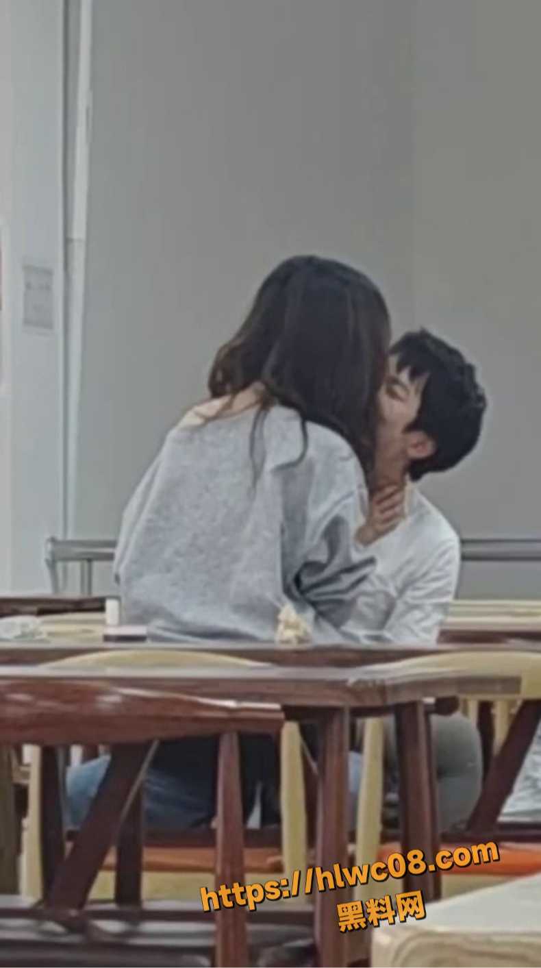 大学情侣食堂大胆激情3