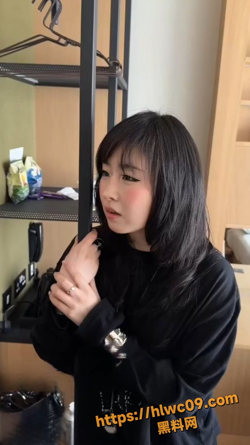 福利姬噗噗邀请粉丝当摄影师2