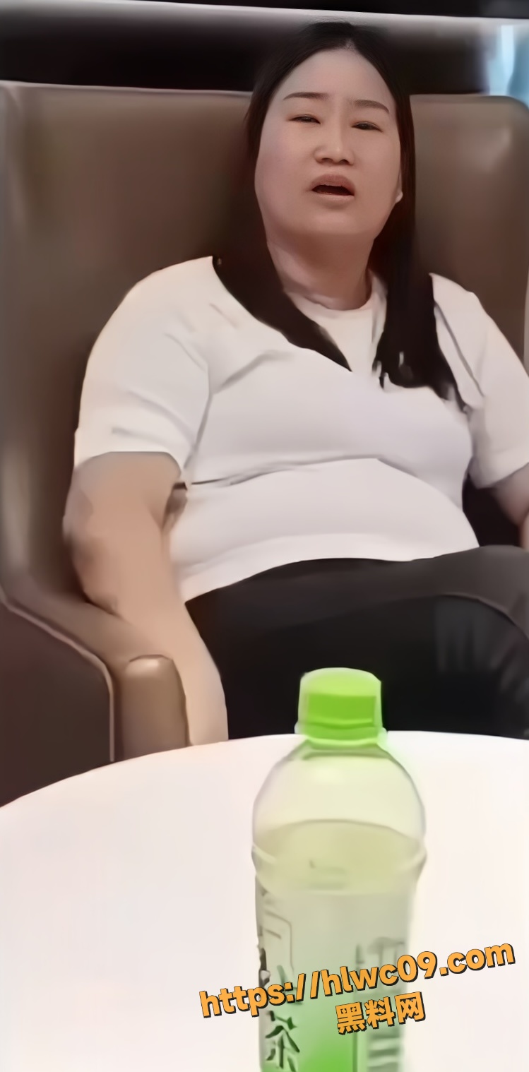 亲生母亲虐待婴儿4