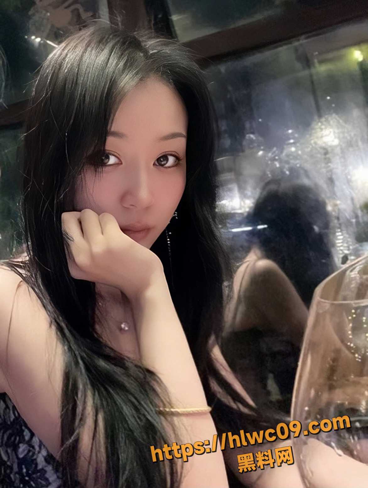 推特网红彤彤乖户外露出2