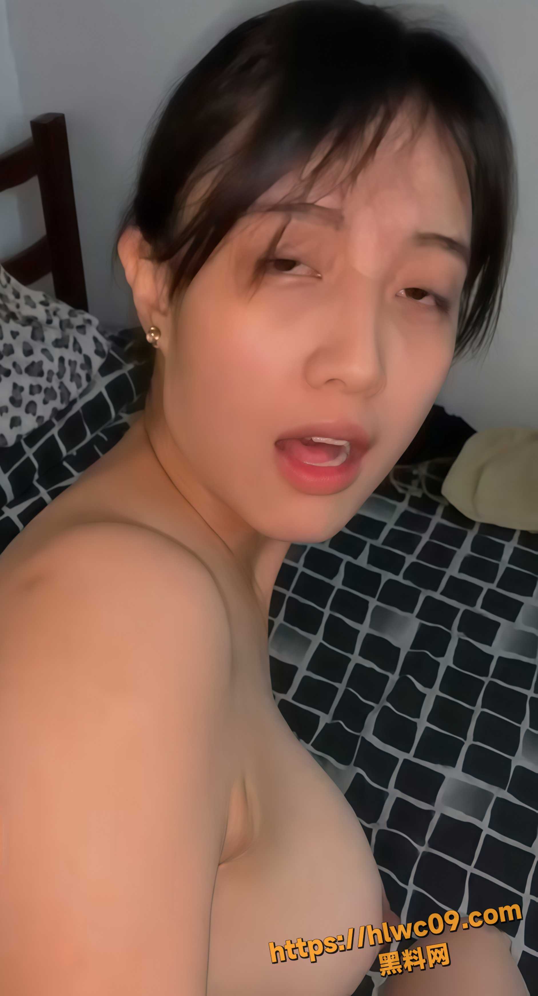 JulzPanizales黑背心9