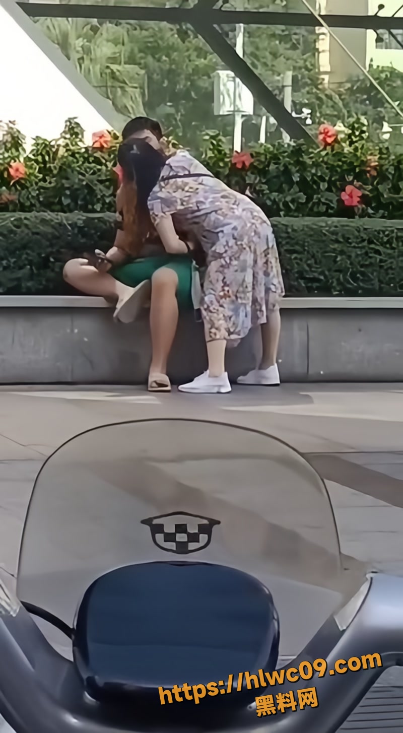 03大妈和青少年街头调情wm