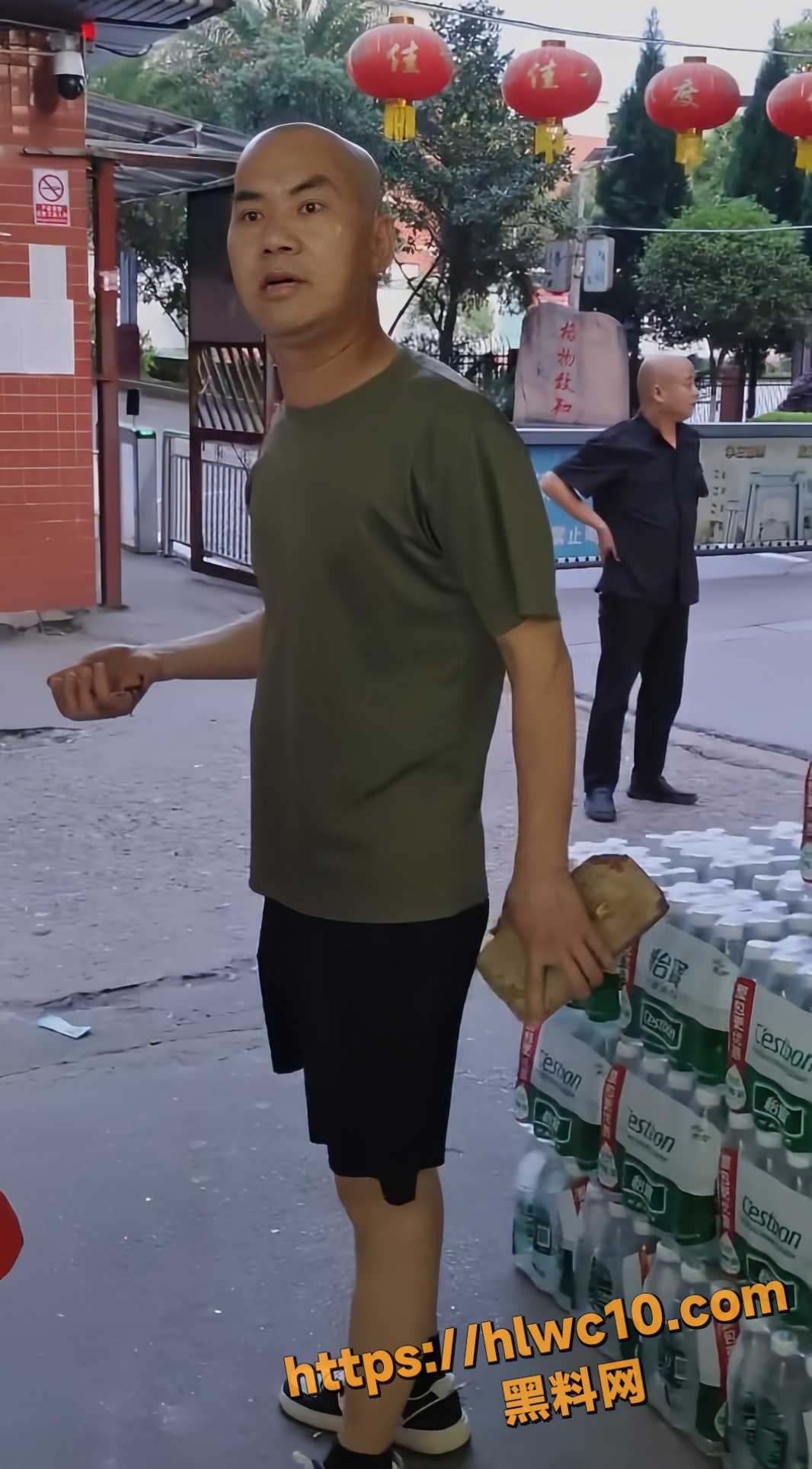 光头男砸店后遭反杀3