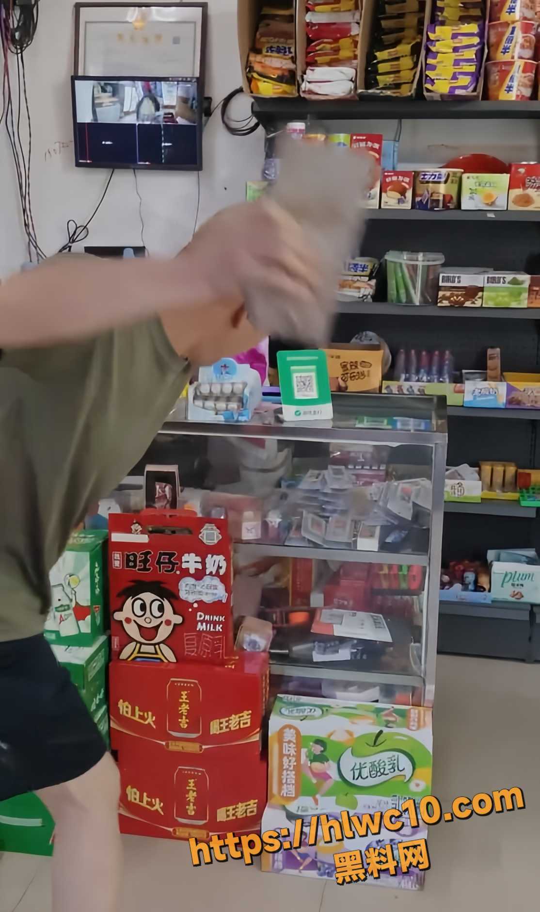 光头男砸店现场视频5