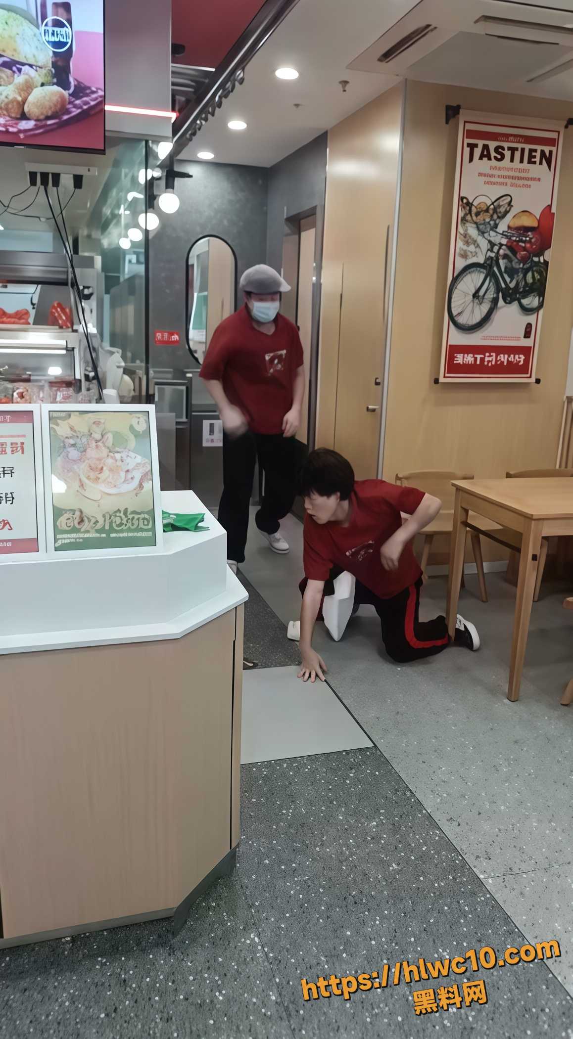 塔斯汀员工打架现场视频1