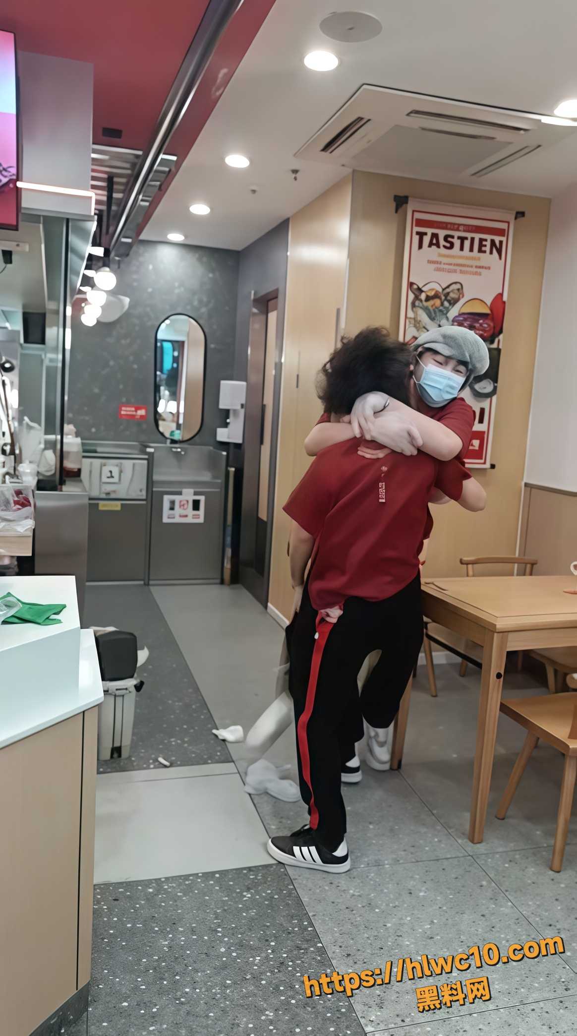 塔斯汀员工内斗视频2