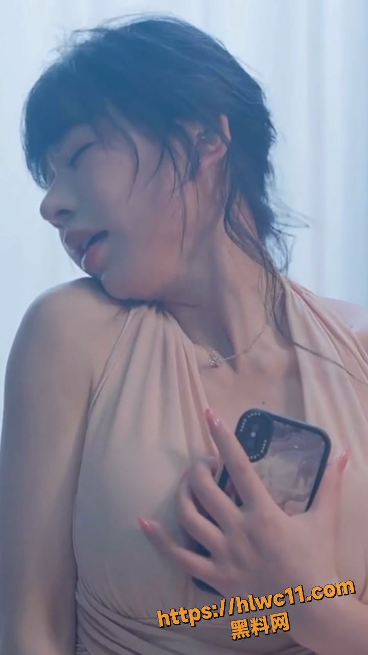 擦边短剧我和姨妈一家2