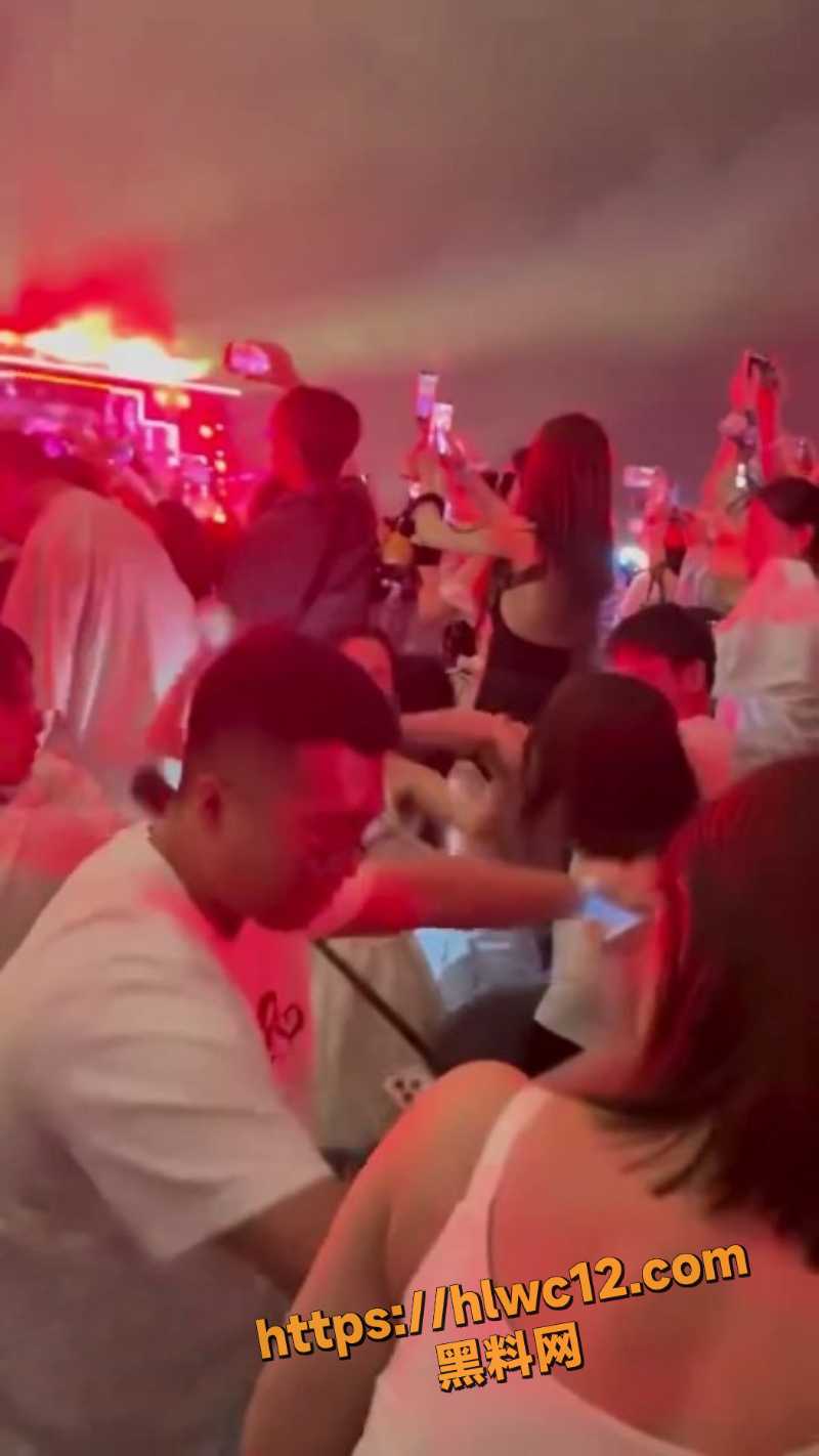 权志龙女粉丝大乱斗现场视频3