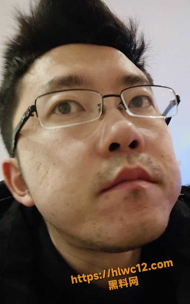 胡子哥天台OL颜射视频2