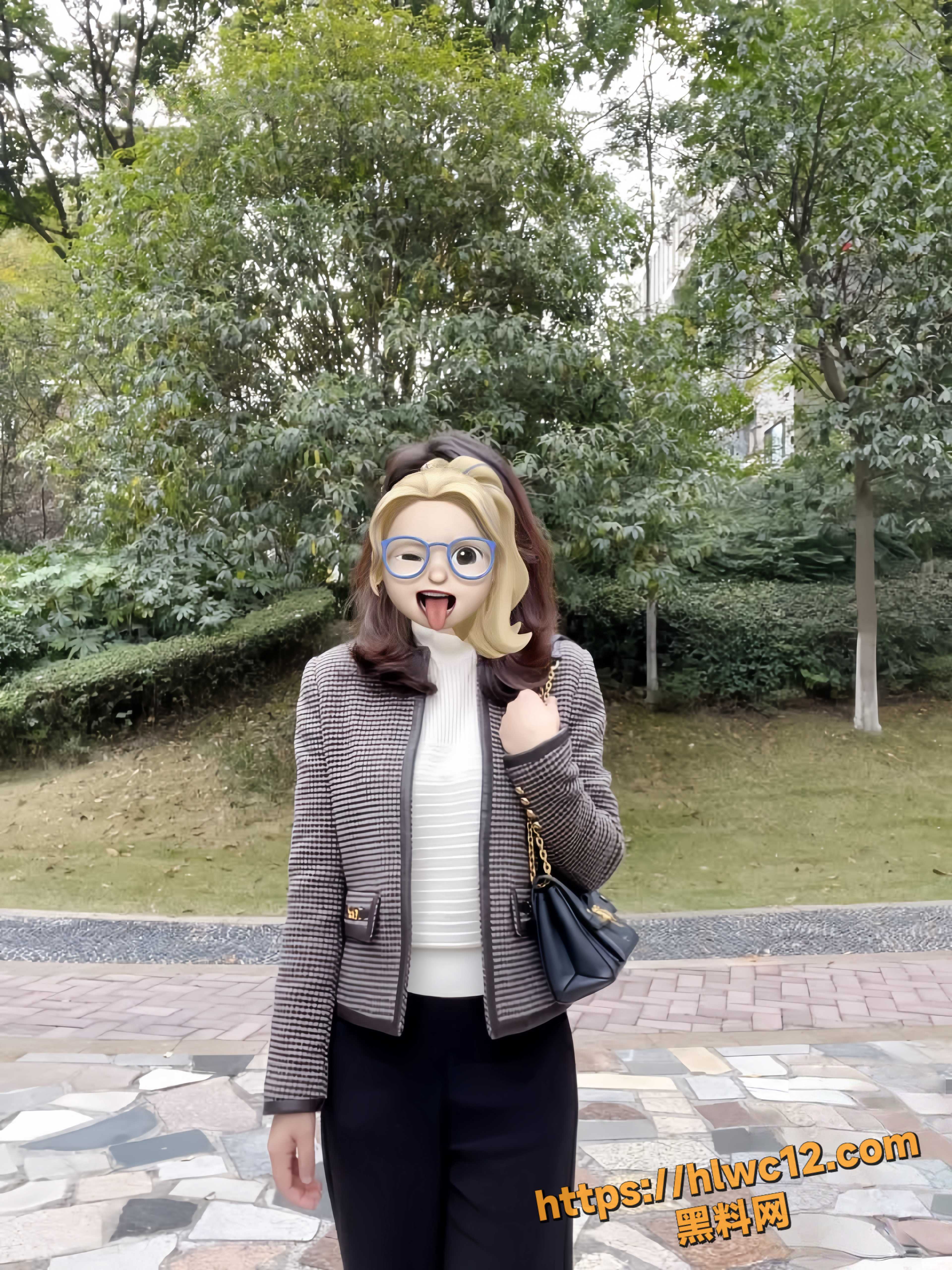 海角社区大神原创 和妈妈堂姐的性福生活2125集 说服妈妈给毛剃了 看着好性感很美