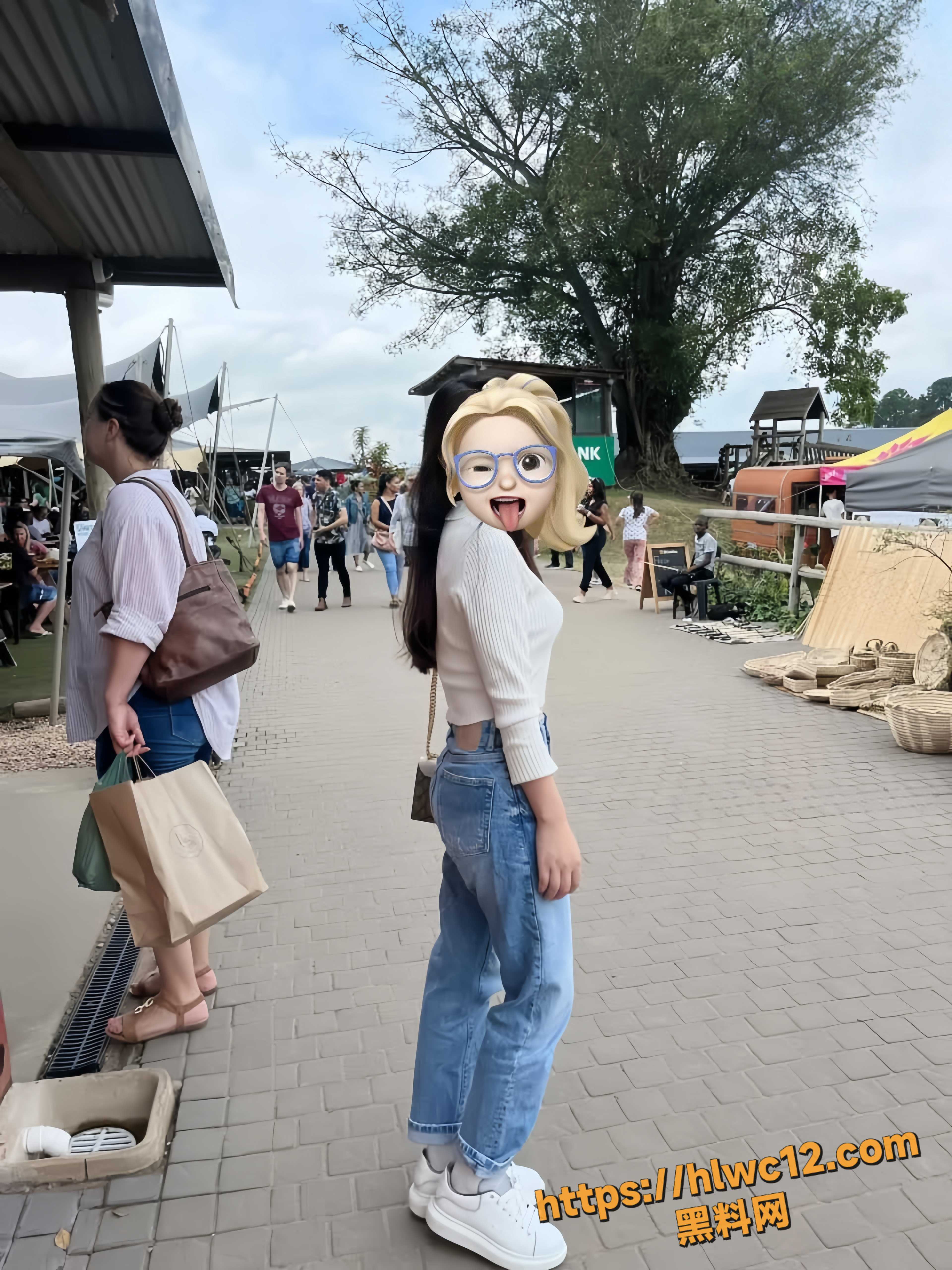 海角社区大神原创 和妈妈堂姐的性福生活2125集 说服妈妈给毛剃了 看着好性感很美