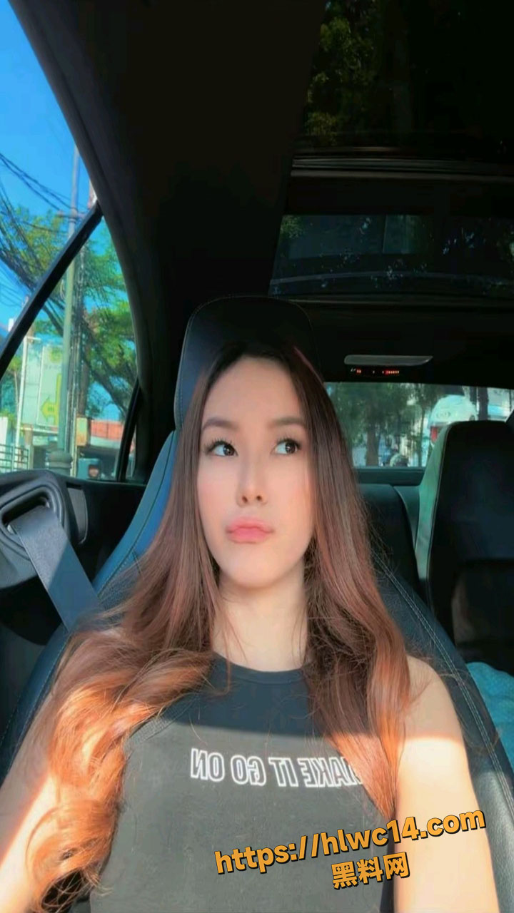 混血高颜值小网美Gabriella Yang 前男友自拍私密性爱视频泄露 床上跪舔深喉眼神迷离 被按在床上疯狂打桩图10