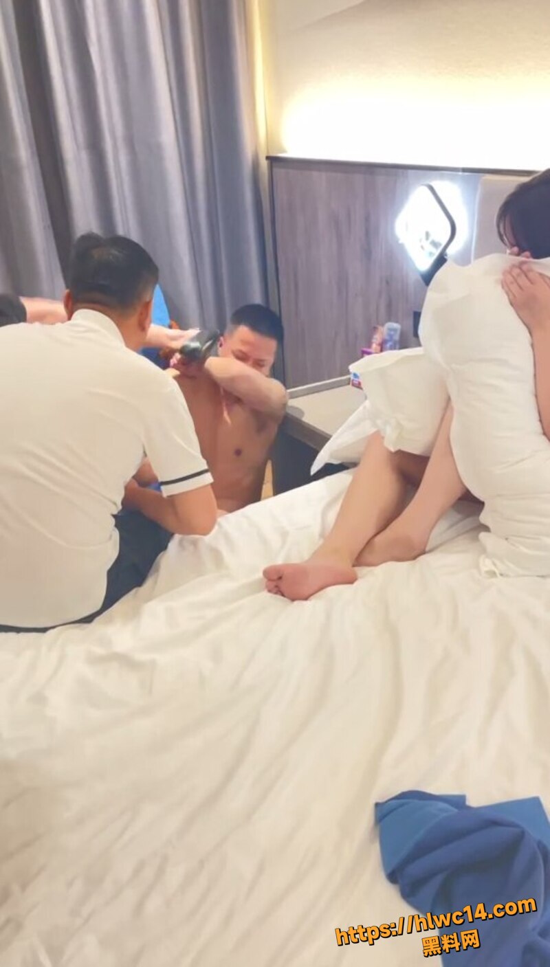 绿帽抓包现场酒店踢门直冲3