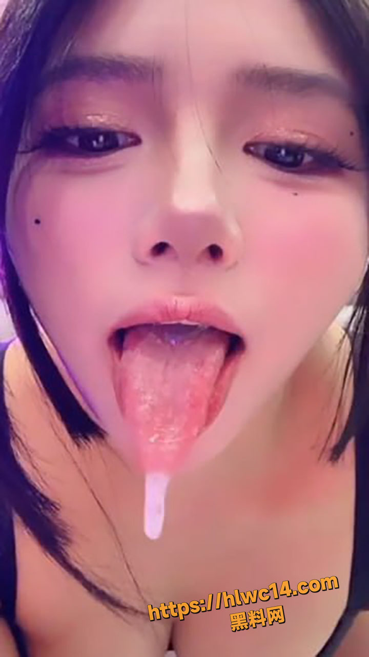 极品高颜值美女刘菲 在出租屋一对一裸聊 抠逼自慰诱惑拉满图3