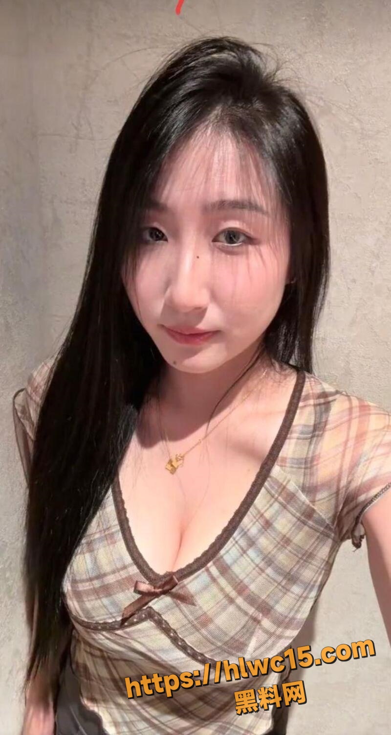 何伟霞金主裸聊泄密视频4
