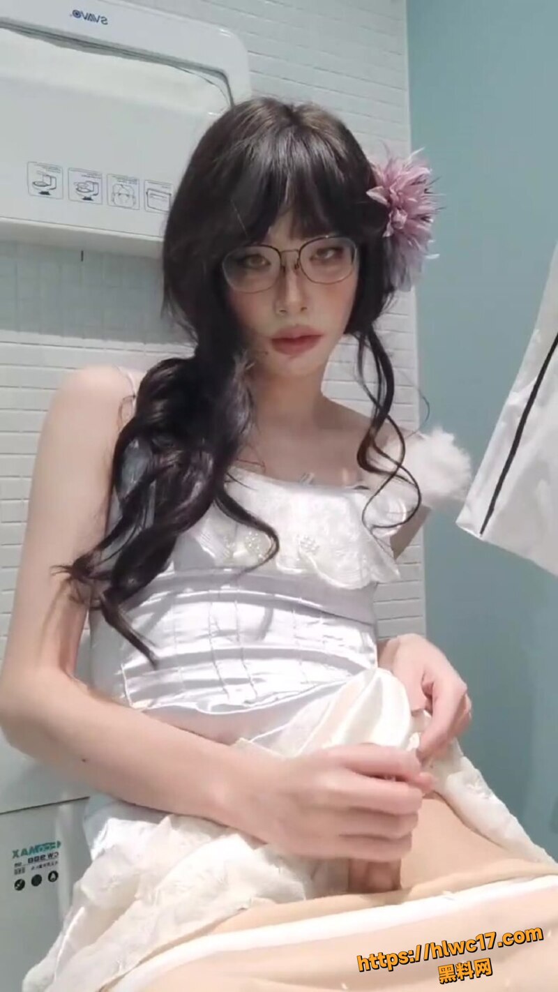 uYuxxx16厕所打飞机5
