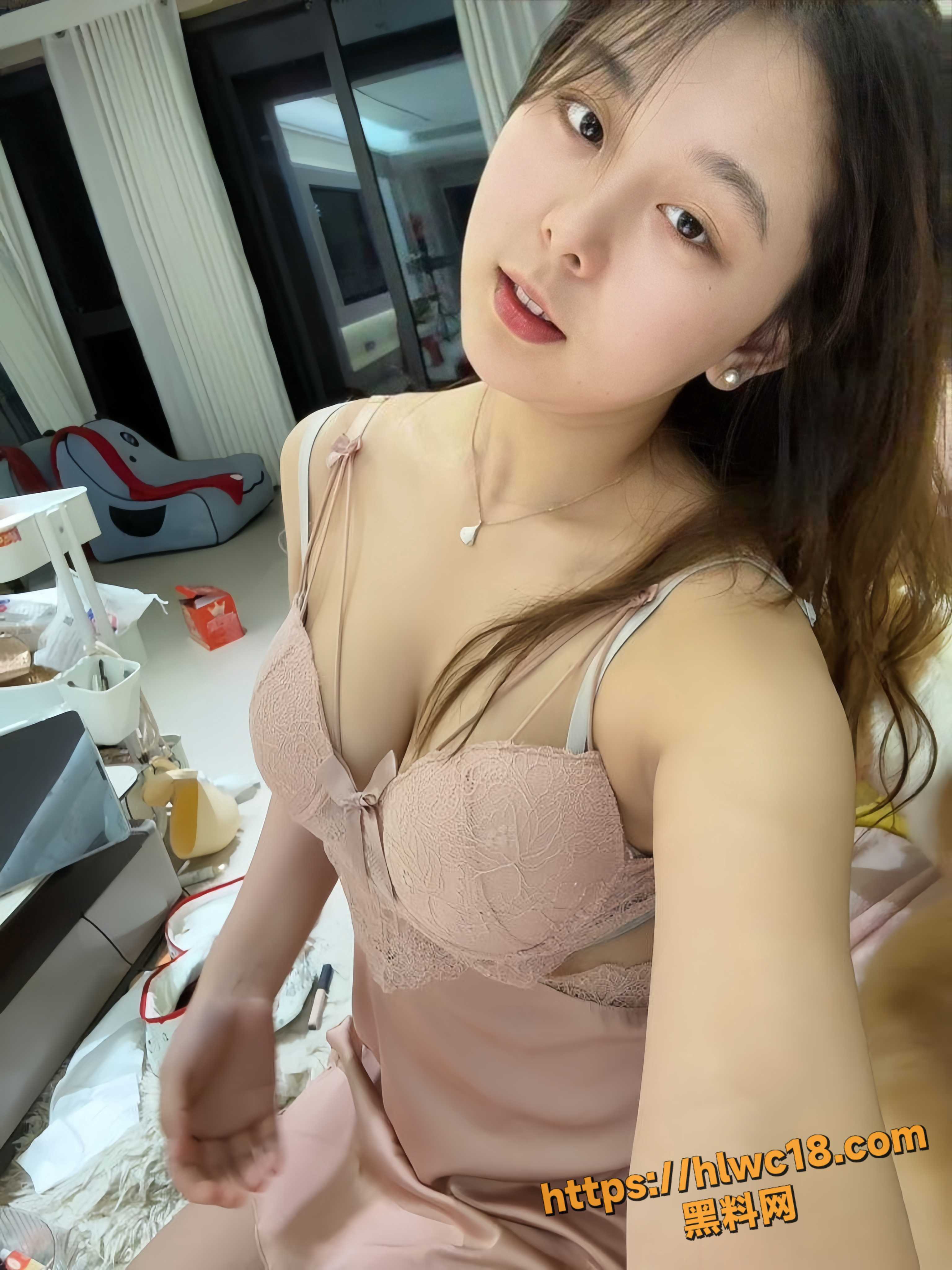 白桃乌龙茶约炮视频17