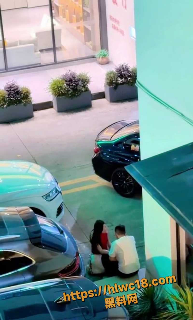 少妇出轨被抓现场出轨狂被扇耳光1