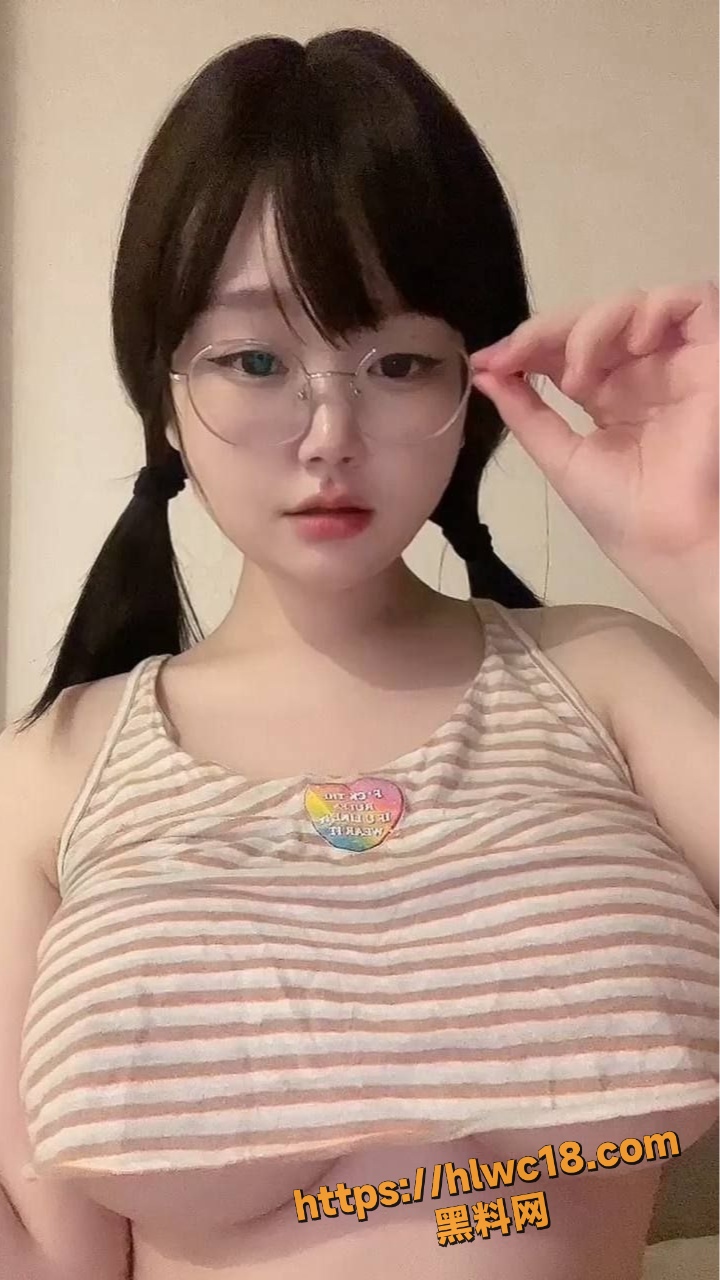 萝莉自慰视频1