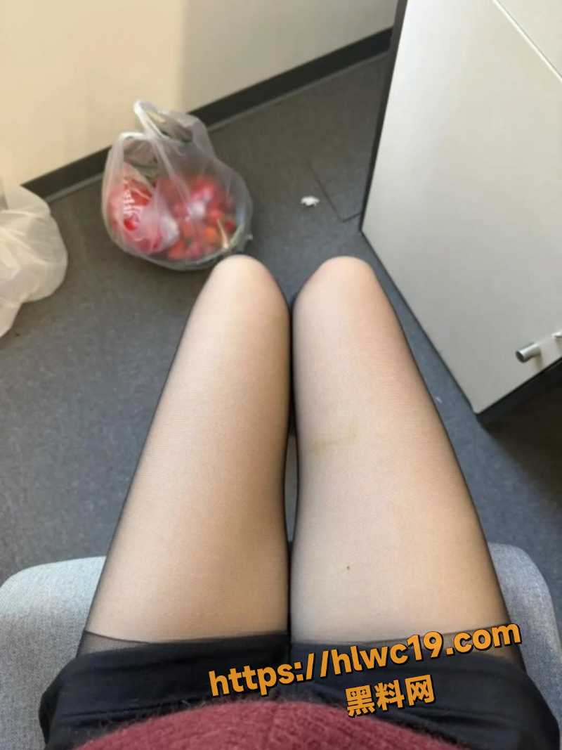 蔓蔓苏阳台大胆露出福利2