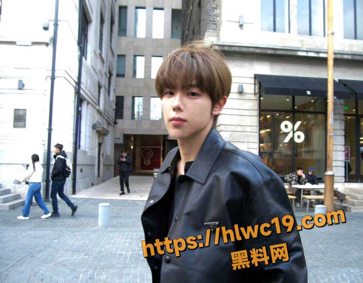垫底辣孩与女网红合拍被指没边界感3