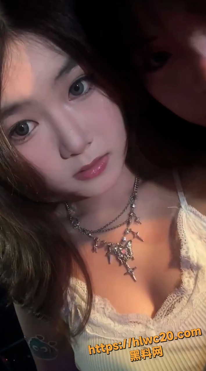 美乳翘臀6
