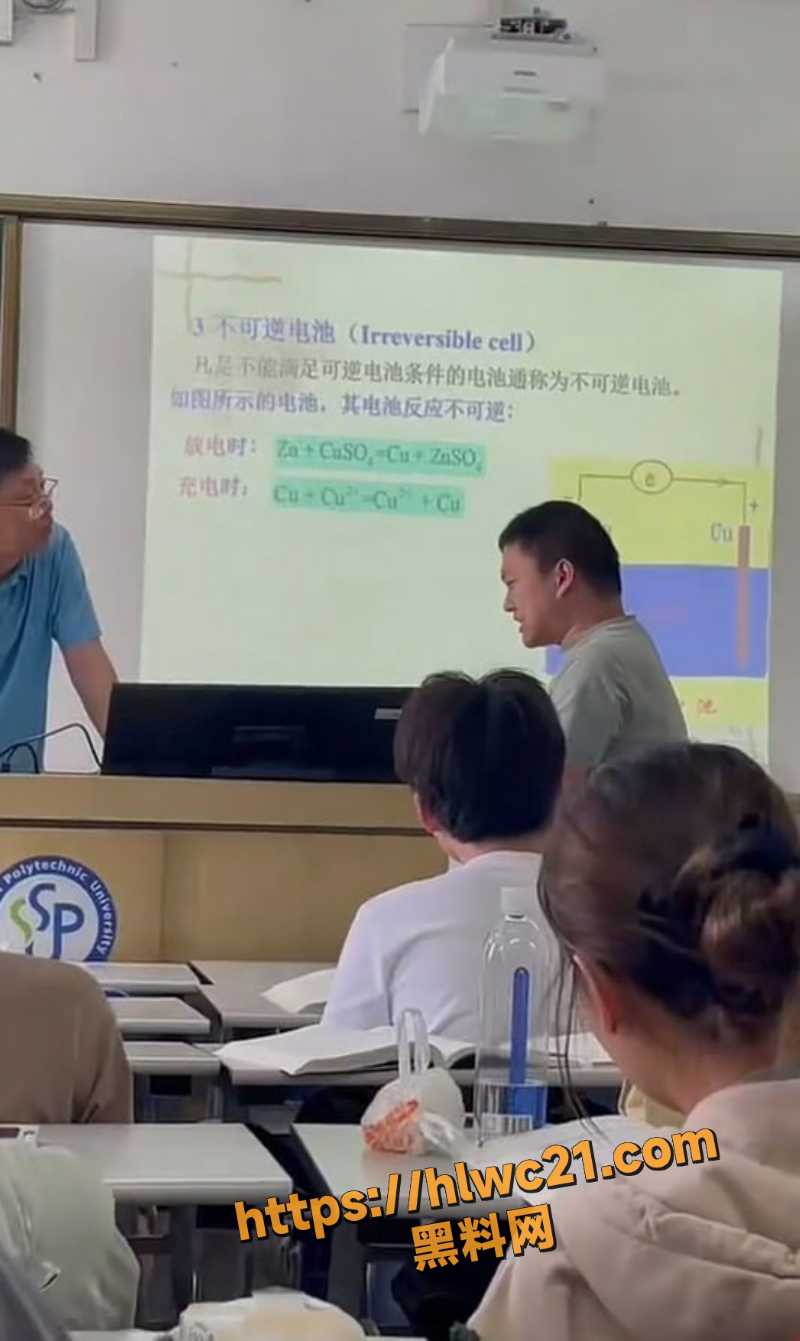 大学生上课迟到闹剧8
