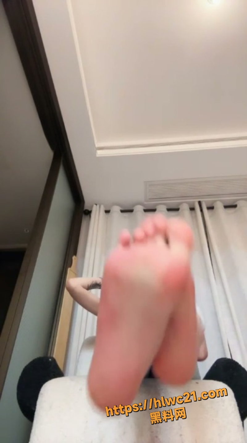 禾he紧身牛仔裤直播4