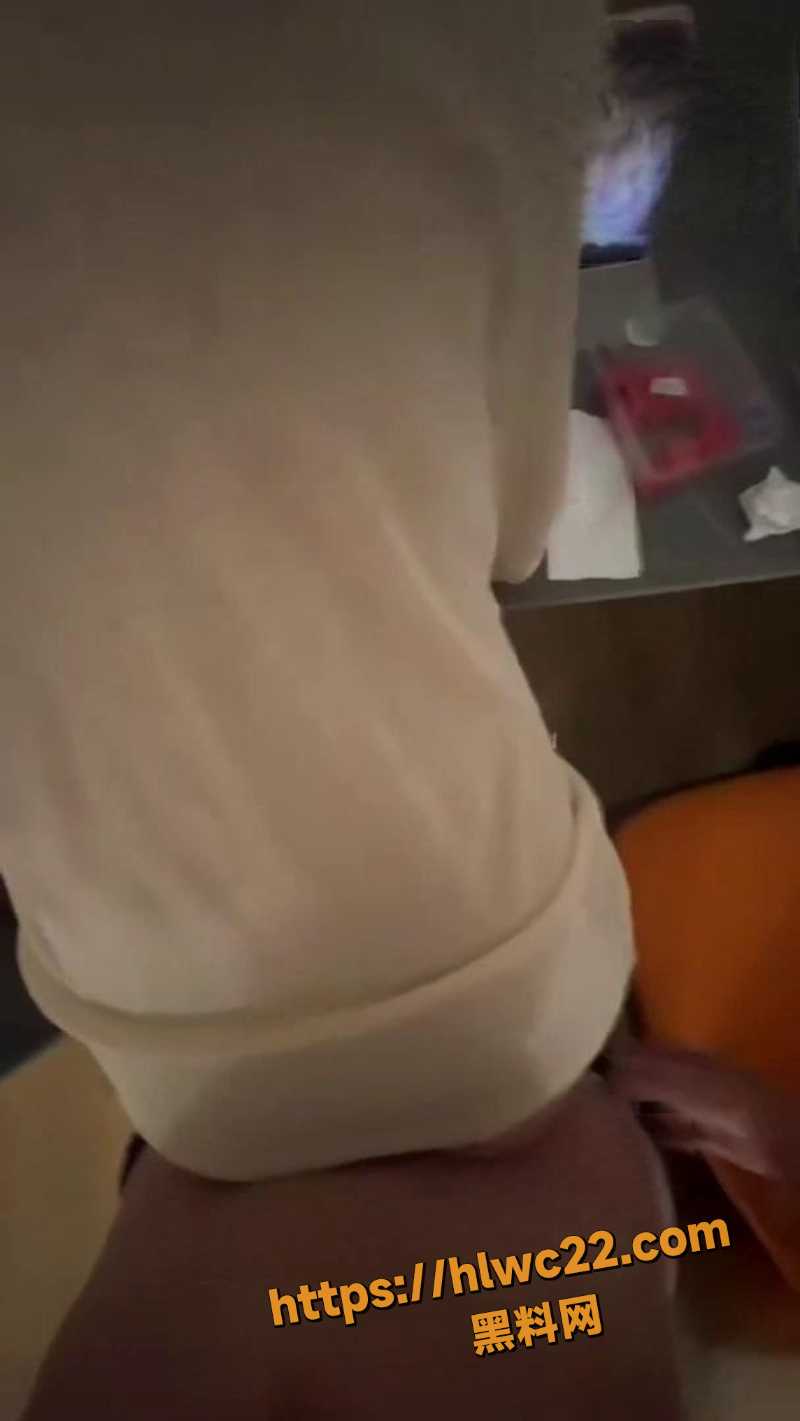 微胖白虎萌妹子口交视频7