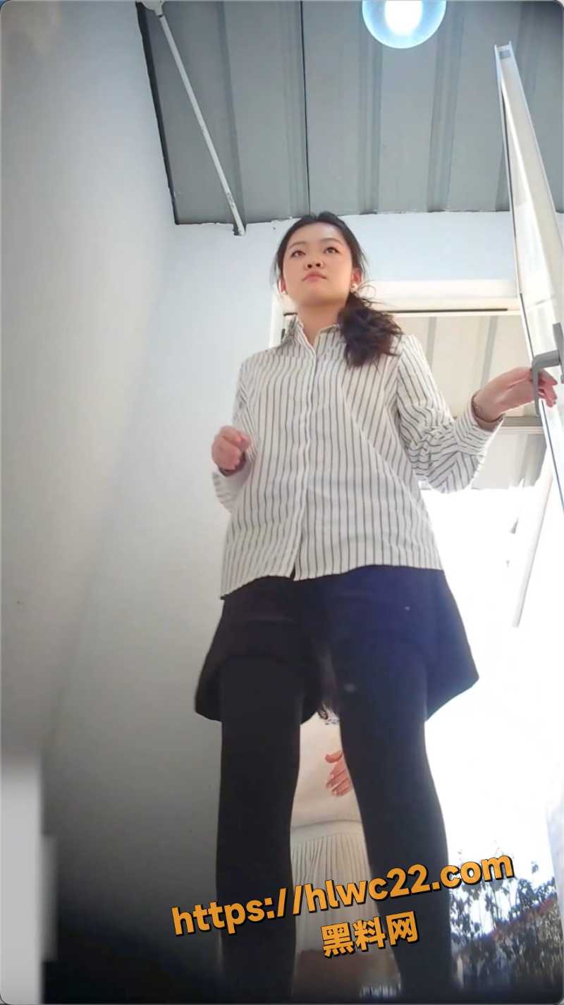 网红厕所偷拍视频 3